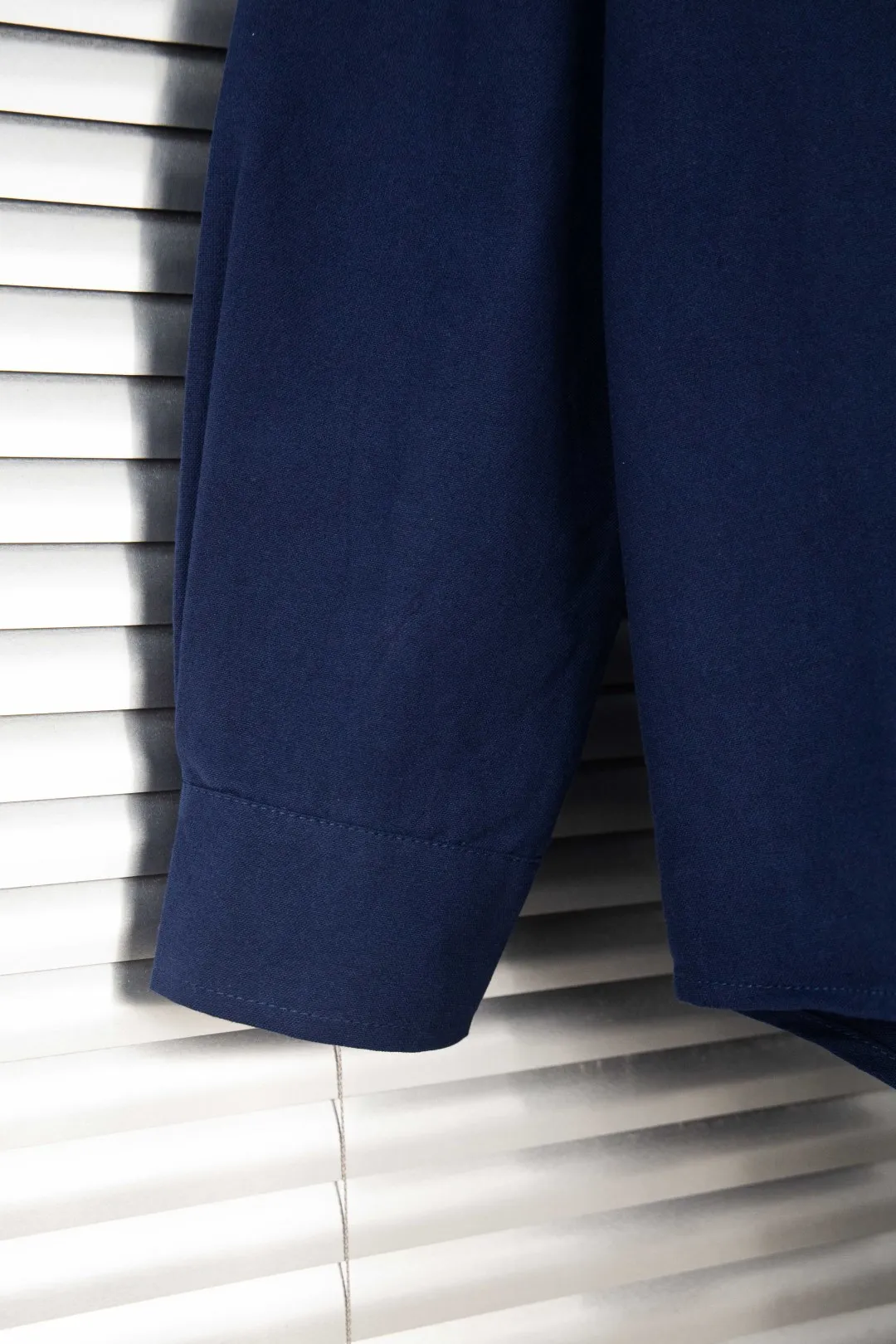 🅿️250 New: Style number: B141 Ralph Lauren/Ralph Lauren classic small label couple's long-sleeved shirt 1️⃣ Made of high-quality fabrics, the upper body is soft and comfortable, extremely delicate, and feels solid, smooth and soft. The fabric has the characteristics of being wrinkle-free and has an invincible feel. The details are perfectly handled! 2️⃣The workmanship details are perfectly controlled. They are all hemmed with vest technology, and the inside of the sleeves are also used. Different from the four-needle and five-thread workmanship, the collars are also all designed with interlining, showing high-end fashion and individuality, and the style is fashionable, simple and elegant! 3️⃣It is very youthful and energetic, and can be easily worn by both men and women. It is very in line with the fashion aesthetic concepts of today's young people! Color: Black, White, Navy Size: S, M, L, XL